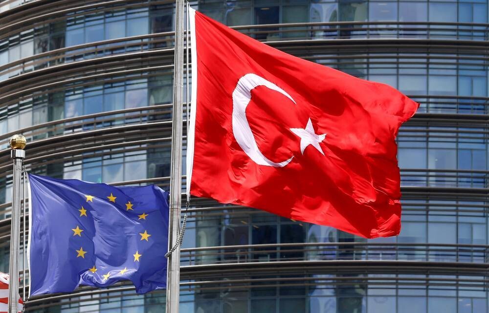 Министр иностранных дел Турции участвует в заседании ЕС