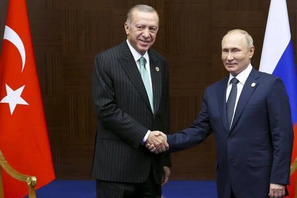 Erdogan and Putin Hold Phone Call