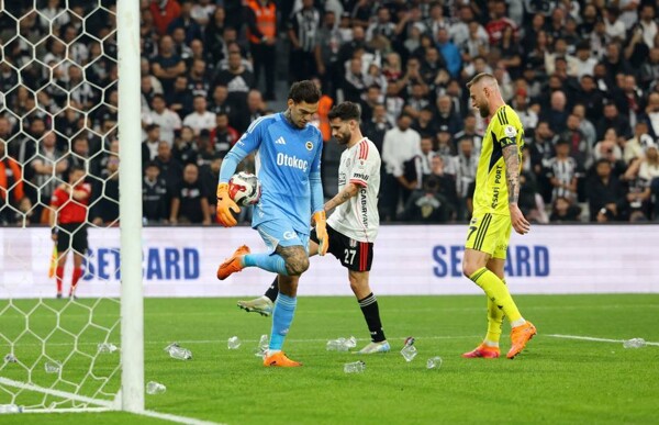 Ederson helps Fenerbahce win derby despite being pelted with cups