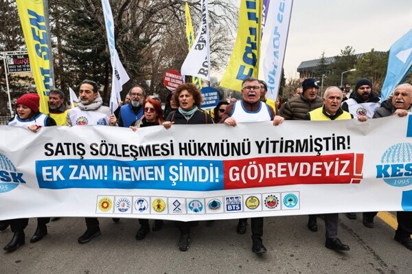 Ankara Civil Servants Protest Over Low Salaries