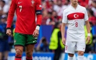 Криштиану Роналду проигнорировал попытку рукопожатия Арды Гюлера